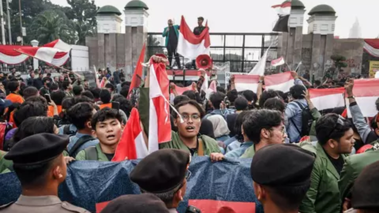 TikTok Freezes Live in Indonesia as President Cancels China Trip Amid Chaos