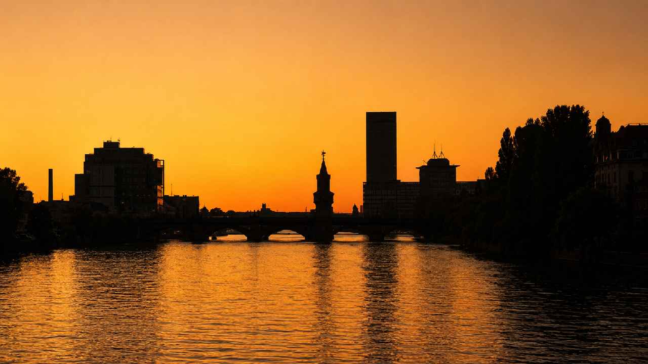 Berlin Attracts Newcomers as 288,000 Germans Choose to Live Abroad